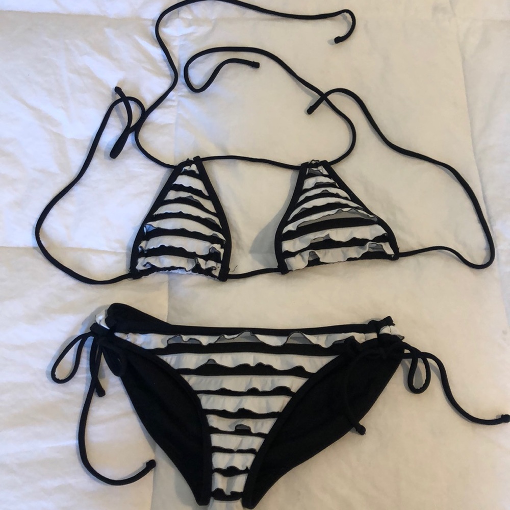 Black and white ruffle bikini
